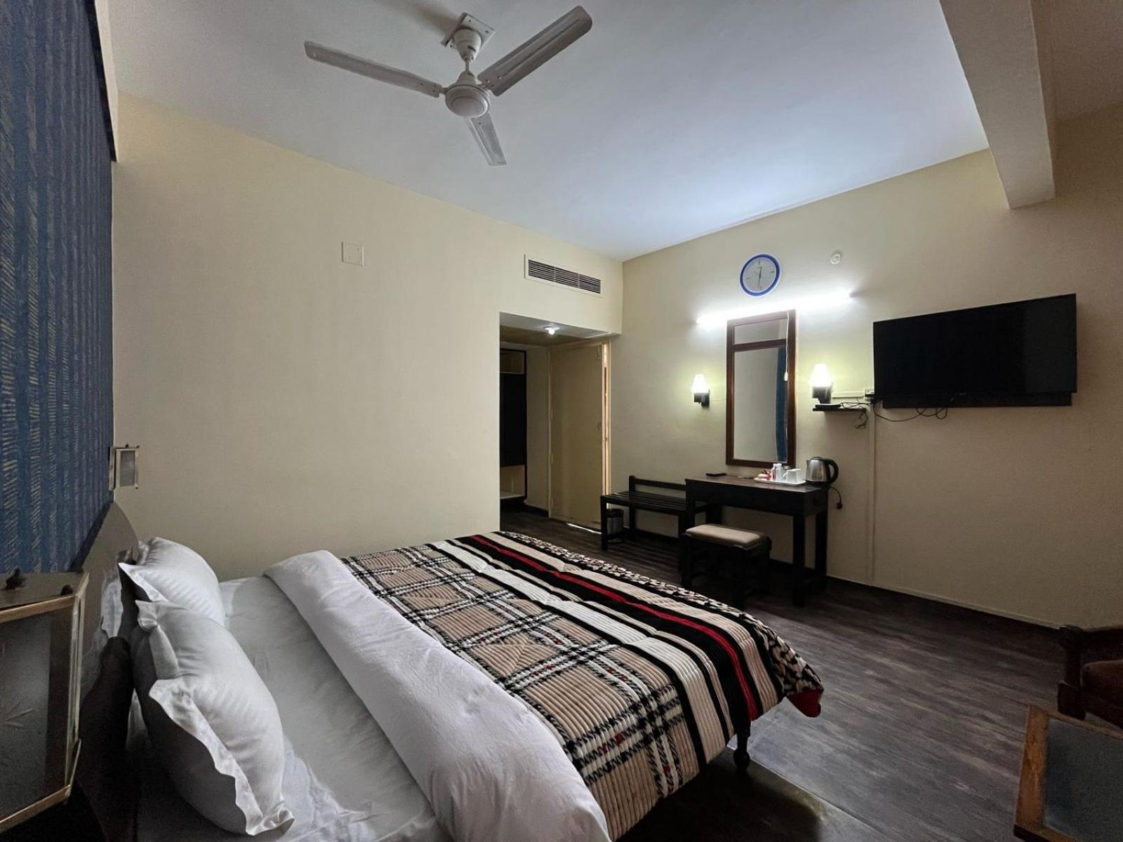 Gautam Hotel Варанаси Экстерьер фото
