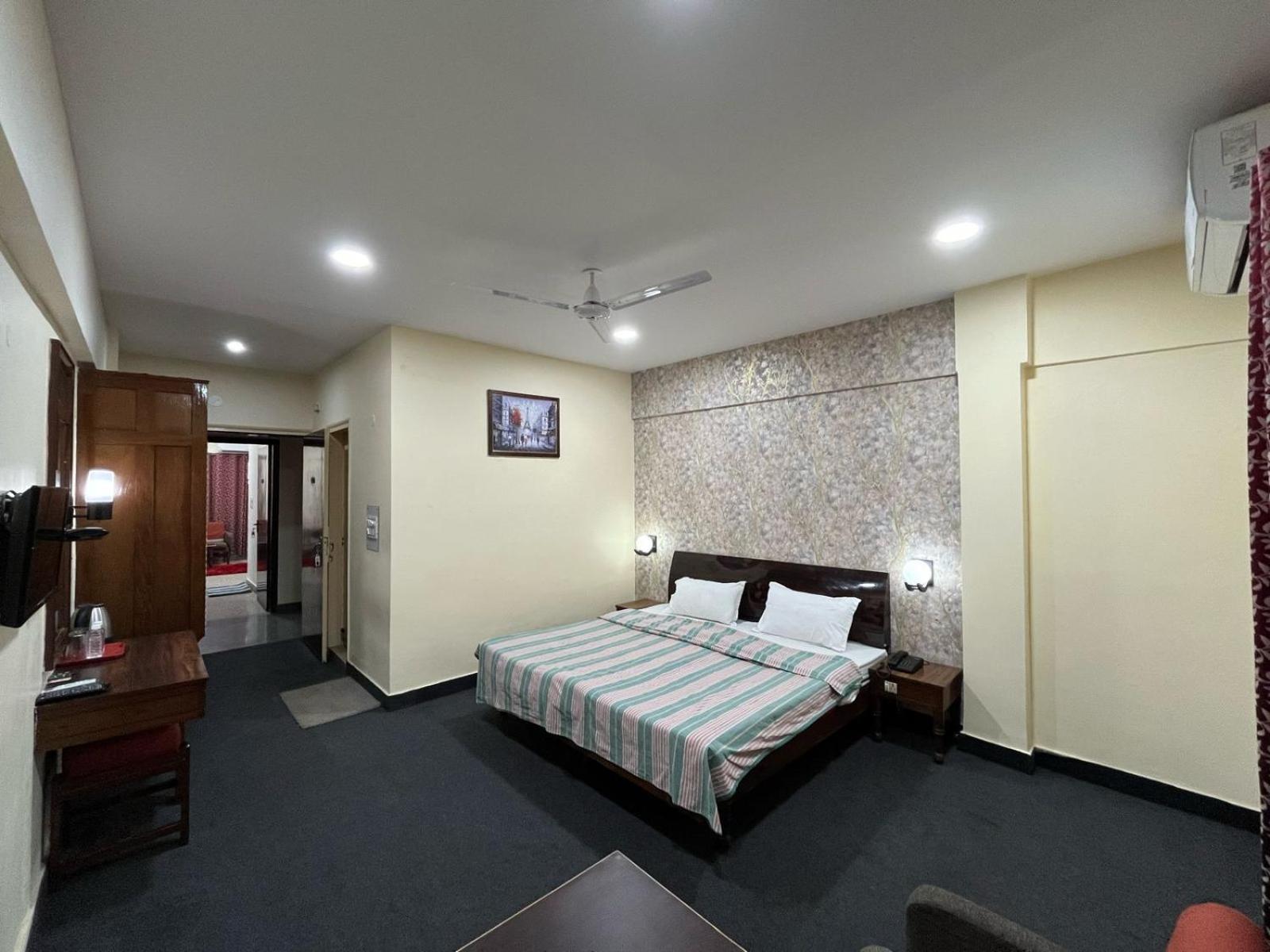 Gautam Hotel Варанаси Экстерьер фото