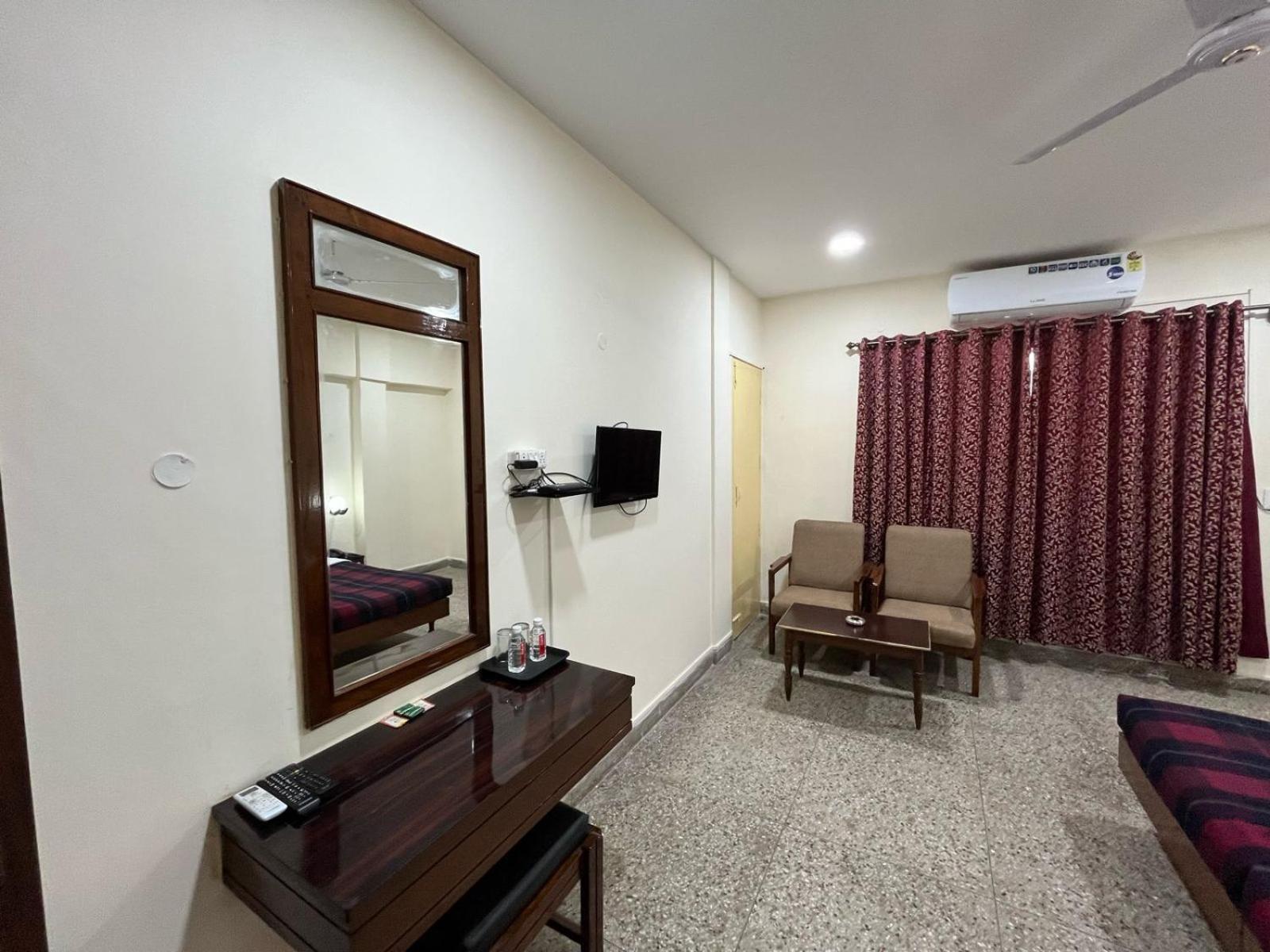Gautam Hotel Варанаси Экстерьер фото