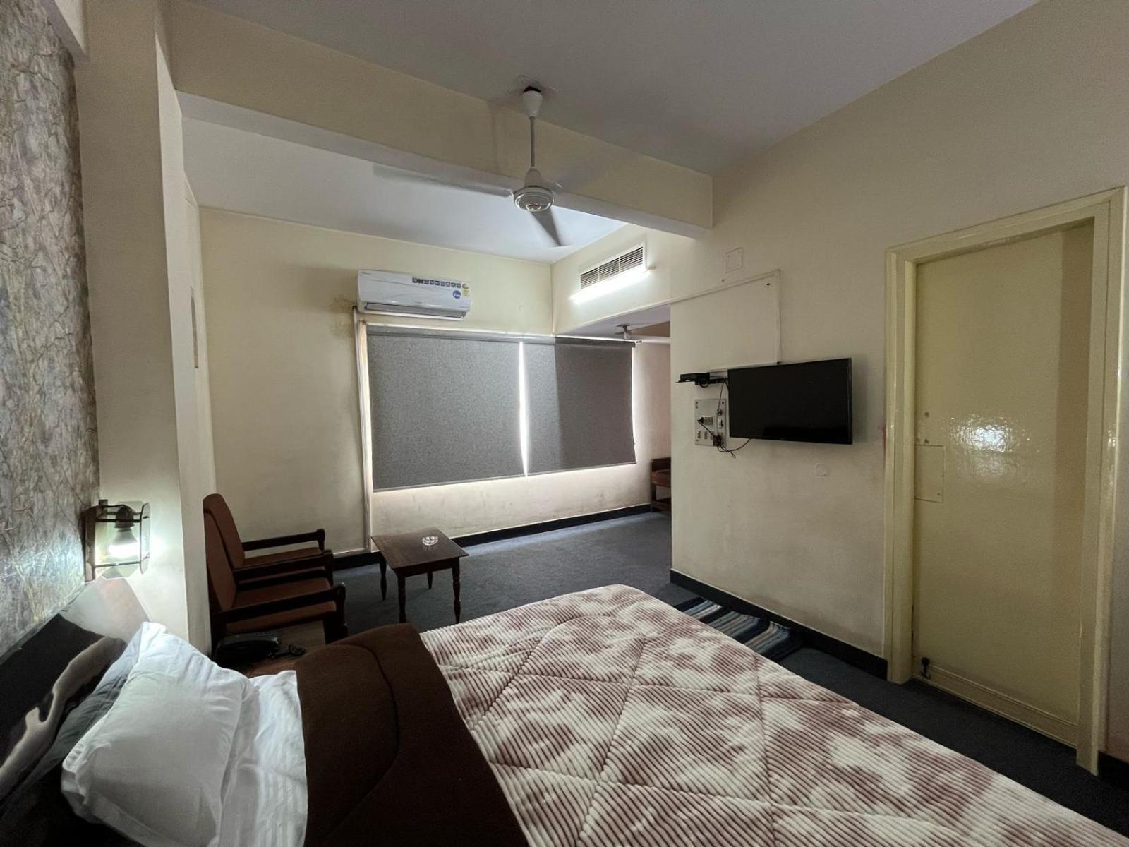 Gautam Hotel Варанаси Экстерьер фото
