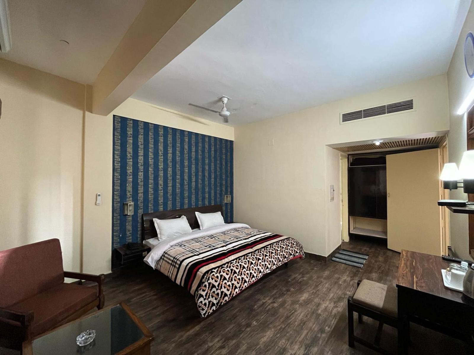 Gautam Hotel Варанаси Экстерьер фото