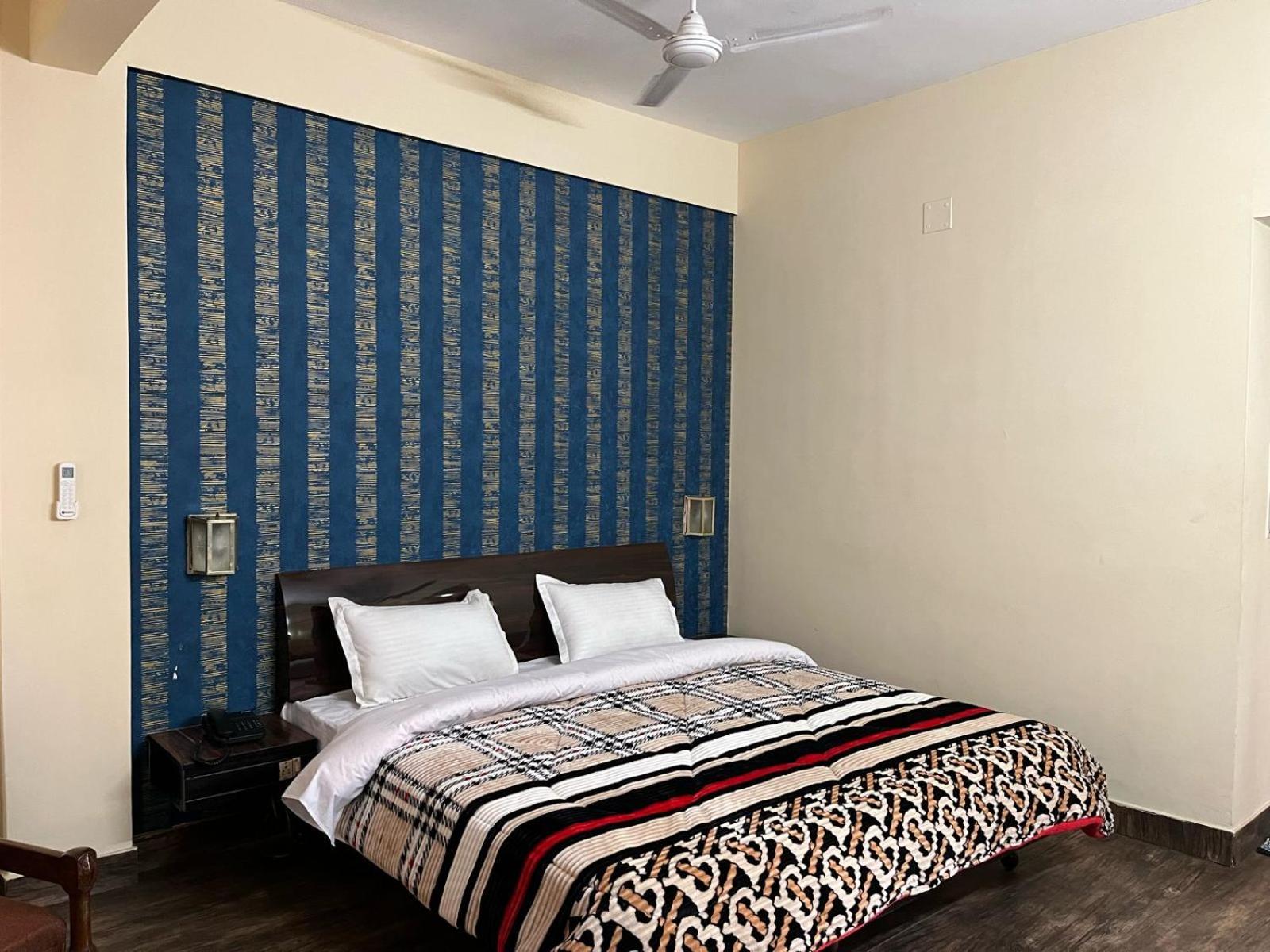 Gautam Hotel Варанаси Экстерьер фото