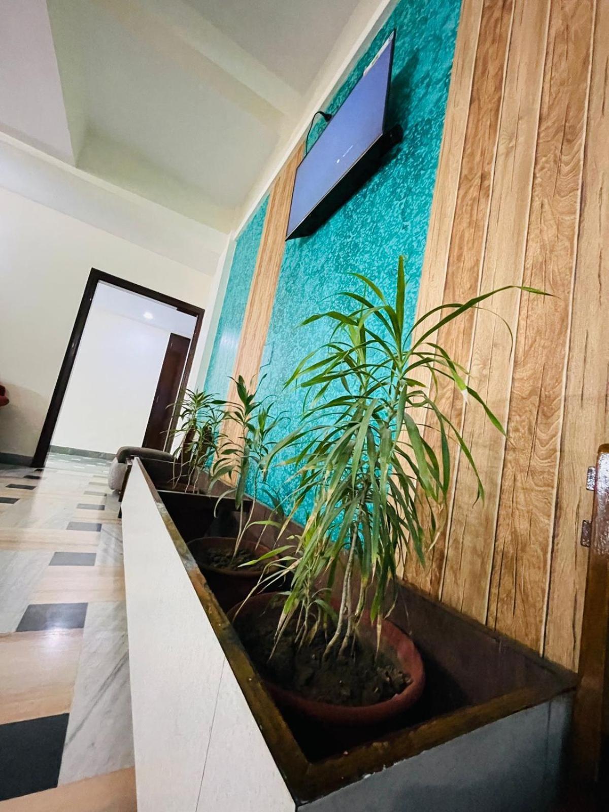 Gautam Hotel Варанаси Экстерьер фото