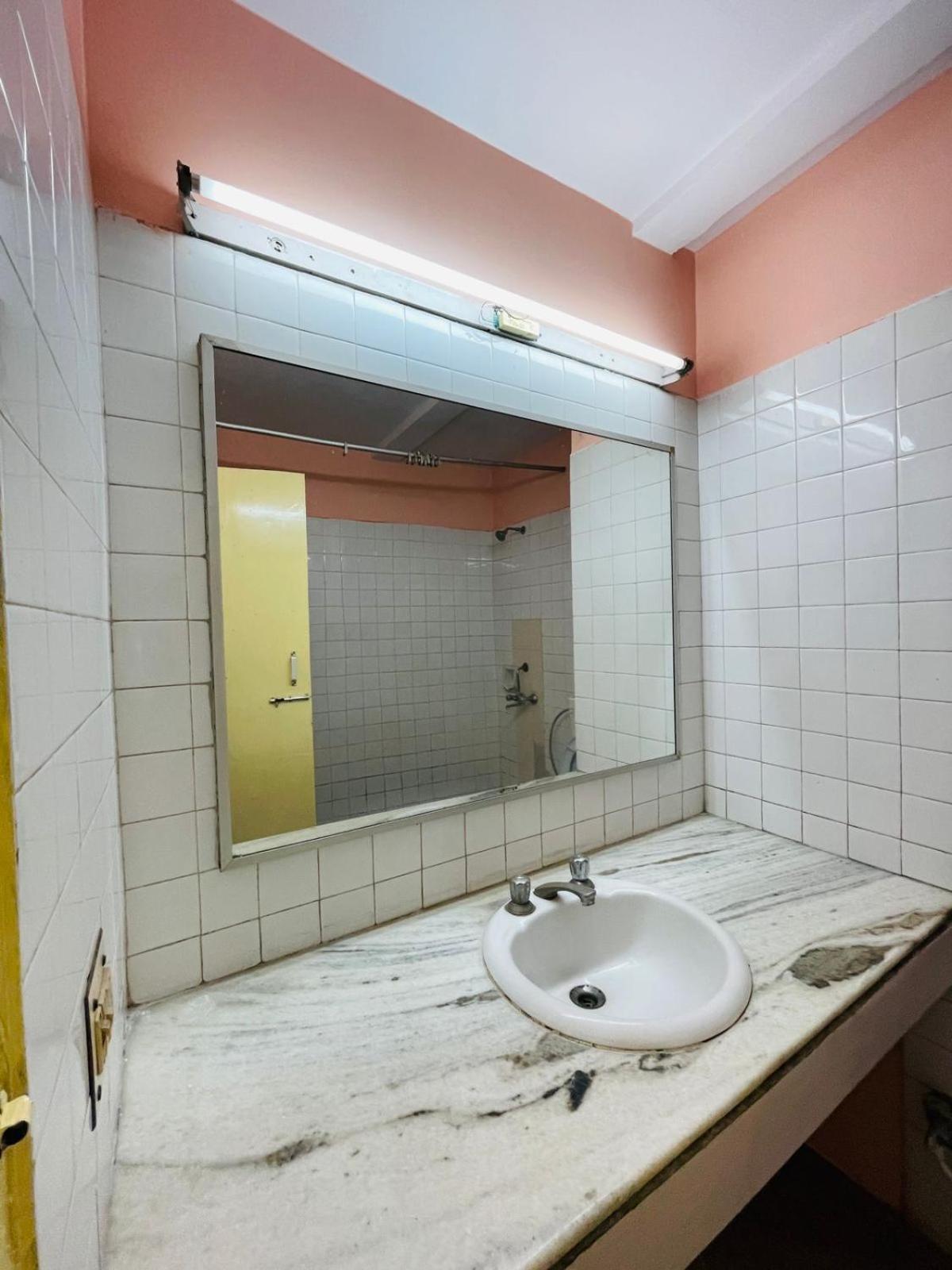 Gautam Hotel Варанаси Экстерьер фото
