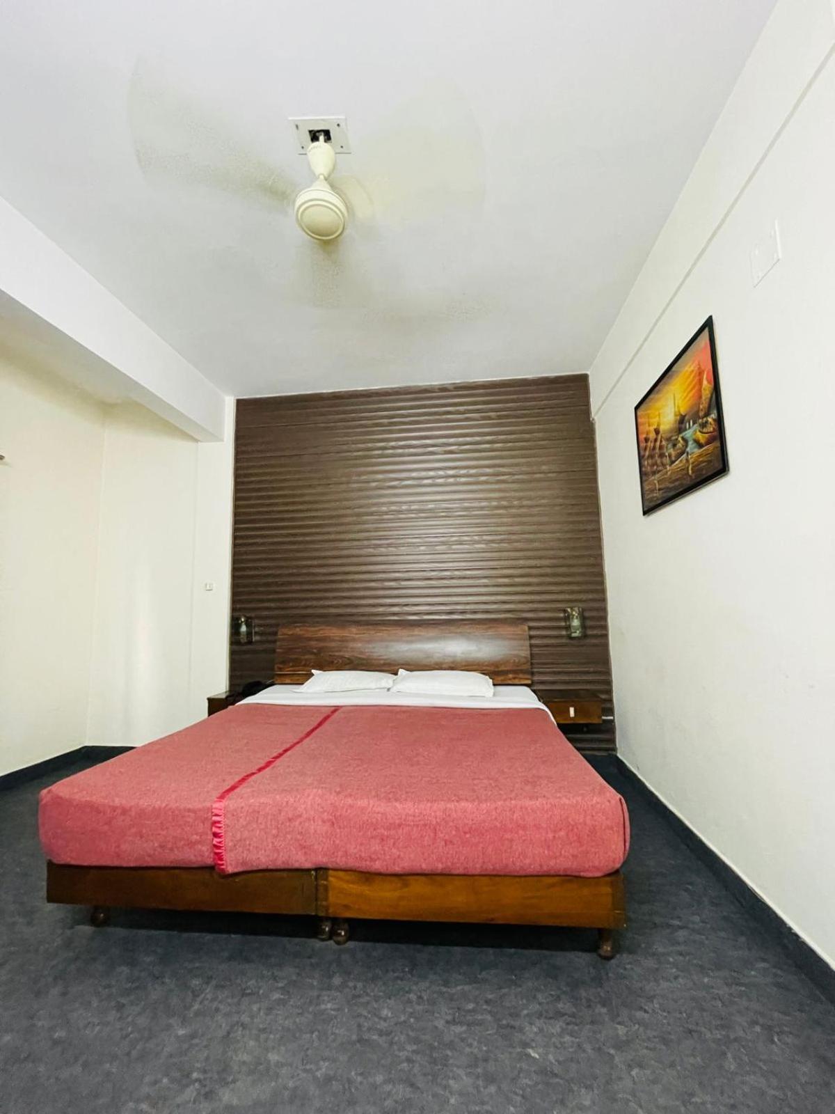 Gautam Hotel Варанаси Экстерьер фото